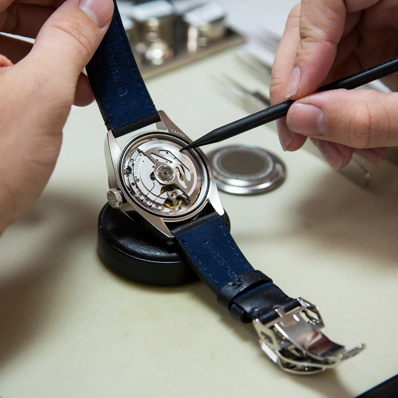 Quartz vs. Mechanical Watch Movement