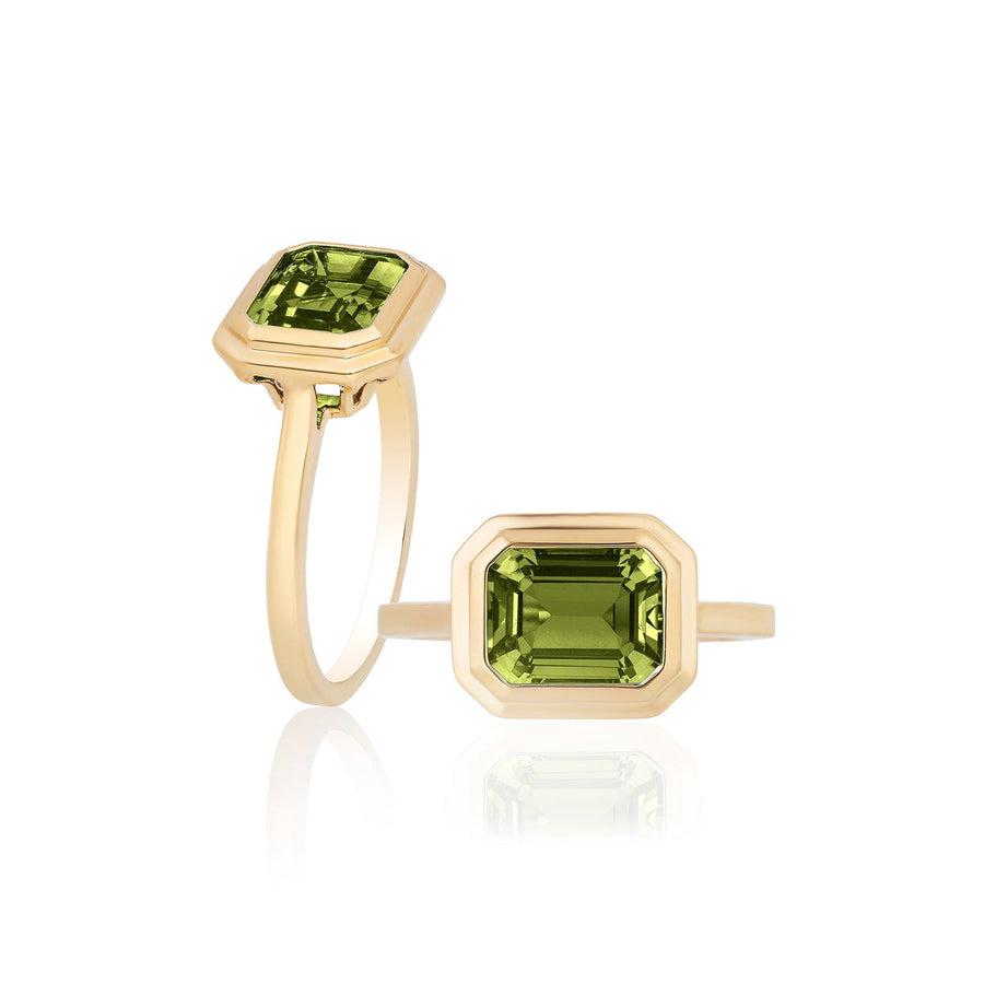 Manhattan 2.44ct Emerald Cut Peridot Bezel Set Ring in 18K Yellow Gold
